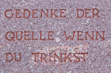 Südtirol Terlan Brunnen Lao Tse Gedenke der Quelle, wenn Du trinkst.